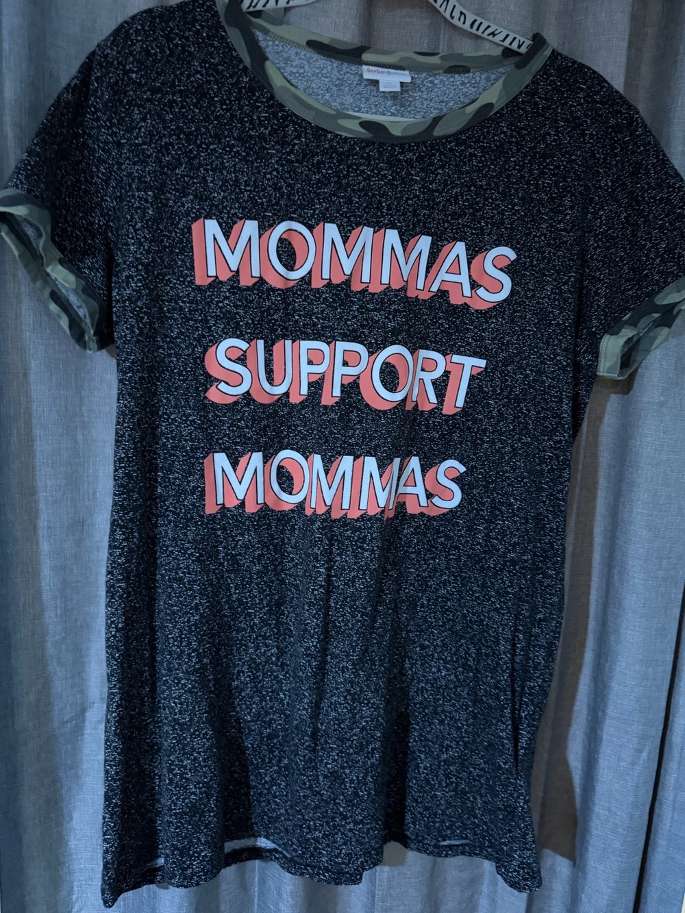 LulaRoe Liv Mommas Support Mommas Graphic Tee